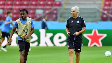 Lookman y Gasperini, durante el entrenamiento previo a la Supercopa de Europa.