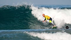 Aitor Francesena &#039;Gallo&#039; surfeando en los Stance ISA World Adaptive Surfing Championship 2018