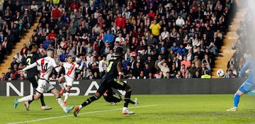 2-2. Álvaro García marca el segundo gol.