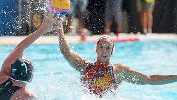 GRAFCAN1648. SANTA CRUZ DE TENERIFE, 02/11/2022.- La jugadora de la selección española de waterpolo Irene González durante el partido disputado este miércoles frente a Nueva Zelanda correspondiente a la superfinal de la Waterpolo World League que se celebra en Santa Cruz de Tenerife. EFE/Ramón de la Rocha
