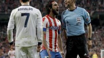 Clos Gómez, durante un lance del juego en la final de Copa de hoy en el Bernabéu.
