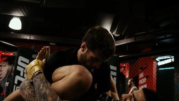 Topuria vs Volkanovski: batalla en las esquinas