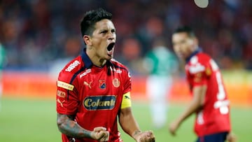 Germán Cano celebrando un gol con Independiente Medellín.