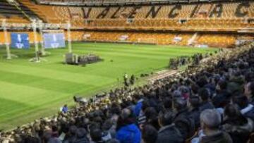 LA FUERZA DE SALVO. La presencia de 7.000 aficionados apoyando al presidente en la Asamblea del viernes en Mestalla se toma como una baza a su favor.