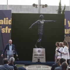 Descubre qué futbolistas tienen una estatua