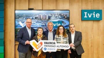 Juan Miguel Gómez, director de la Fundación Trinidad Alfonso; Mª Ángeles Vidal, directora gerente de la Fundación Deportiva Municipal; Paco Borao, presidente de la SD Correcaminos; Eva Benages, economista del Ivie; y Joaquín Maudos, director adjunto del Ivie.