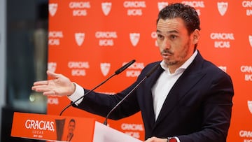 SEVILLA, 03/09/2024.- El presidente del Sevilla, José María del Nido, durante el acto de despedida del jugador argentino Lucas Ocampos este martes. El Sevilla anunció este martes que ha alcanzado un acuerdo con Rayados de Monterrey para el traspaso al club mexicano del extremo argentino Lucas Ocampos, a expensas de que el futbolista, uno de los capitanes sevillistas, pase el reconocimiento médico con su nuevo equipo.EFE/ José Manuel Vidal