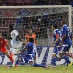 Universidad de Chile sufre shock eléctrico en su debut copero