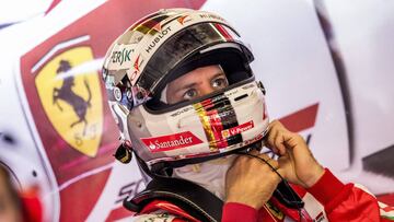 Vettel en el box de Ferrari durante el GP de Estados Unidos.