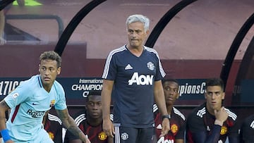 Mourinho durante el partido entre el Barcelona y el Manchester United. 