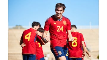 Carlos Espi celebra uno de sus goles con la Sub-19 en febrero pasado.