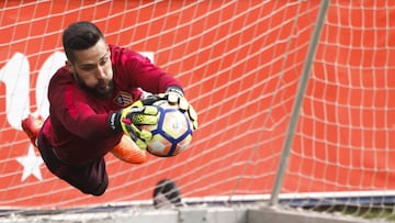 Moy&aacute; se lanza durante un entrenamiento.