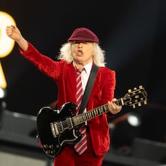 El motivo por el que Angus Young siempre viste uniforme escolar en los conciertos de AC/DC