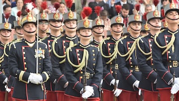 La princesa Leonor (c) durante el acto de Jura de Bandera, en la Academia General Militar, a 7 de octubre de 2023, en Zaragoza, Aragón (España). Los nuevos cadetes, que verifican hoy, 7 de octubre, el juramento ante la Bandera, pertenecen a los Cuerpos General, de Intendencia y de Ingenieros Politécnicos del Ejército de Tierra, así como al de la Guardia Civil. En este acto, los futuros oficiales del Ejército de Tierra y de la Guardia Civil ratifican públicamente el compromiso de cumplir con sus obligaciones militares en lo referente a la defensa de España y de su ordenamiento constitucional. La Princesa de Asturias ingresó el pasado 17 de agosto en la Academia General Militar de Zaragoza para cursar la primera etapa de su formación militar.
07 OCTUBRE 2023;BANDERA;JURA;MILITAR;JURAMENTO;ORDEN;ESPAÑA;MILICIA;SEGURIDAD;ESTADO;FUERZAS
Ramón Comet / Europa Press
07/10/2023