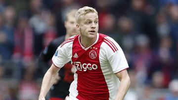 Van de Beek in action. Real Madrid want the Ajax man.