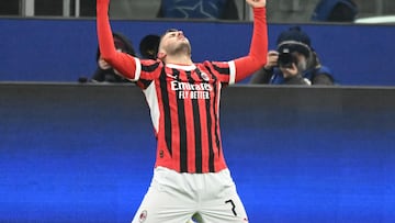 Milan (Italy), 18/02/2025.- AC Milans forward Santiago Gimenez celebrates after scoring during the UEFA Champions League knockout phase play-offs 2st leg match between AC Milan and Feyenoord at the Giuseppe Meazza Stadium in Milan, Italy, 18 February 2025. (Liga de Campeones, Italia) EFE/EPA/DANIEL DAL ZENNARO