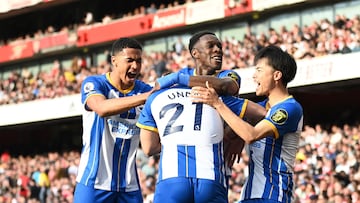 Los jugadores del Brighton celebran el gol de Denis Undav contra el Arsenal.