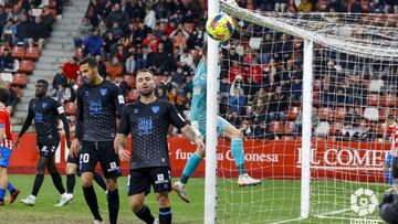 El Málaga no pudo pasar del empate en Gijón-