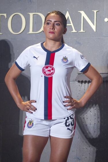 Chivas presenta su uniforme