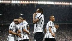 Corinthians impuso su jerarquía en el clásico con Sao Paulo