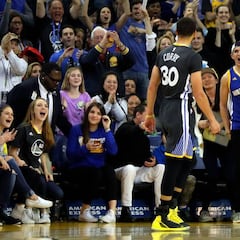 Curry (28) enciende el modo MVP y los Warriors alcanzan las 55 victorias en Temporada Regular