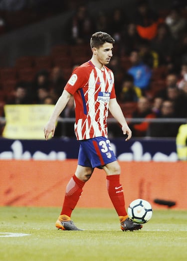 Era el capitán del Atleti B cuando debutó con Simeone en la temporada 2017-18. En total participó en cinco partidos del primer equipo. Centrocampista defensivo, debutó contra el Deportivo y el Cholo recurrió a él para jugar como central contra el Celta, completando un buen encuentro. También participaría ante el Granada en 2020 y en dos encuentros de Copa. En 2021 ficha por el Alavés terminando su vinculación con el Atlético. Desde 2023 juega en el Real Zaragoza.