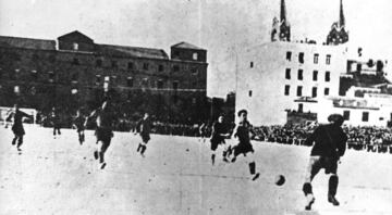 Ubicado en el Paseo del general Martínez Campos, acogió la final de 1919 entre el Arenas de Guecho y el Barcelona (5-2). Era el campo del Racing Club de Madrid, equipo que nació en 1914 y desapareció en 1977. Fue inaugurado en 1918 y cerró en 1930. Tenía capacidad para 2.000 espectadores. Ocupaba la manzana siguiente a la actualmente ocupada por el Teatro Amaya, la formaban las calles García de Paredes, Fernández de la Hoz, Viriato y Modesto Lafuente.