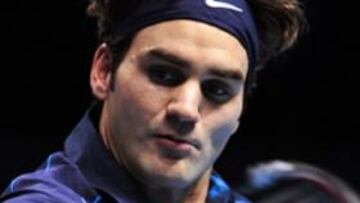 Federer saca de la pista a Rafa Nadal en dos sets