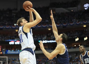 El alemán es otro de los grandes nombres que se cuela en esta lista y una leyenda vida de la NBA. Campeón en 2011, fue otro tipo de tirador por su altura y envergadura, capaz de hacer lo de un hombre de menos centímetros conseguía, incluso con más efectividad. Su tiro a una pierna es un clásico, y ha tenido grandes exhibiciones de tiro, como el primer partido de las finales del Oeste de 2011 ante los Thunder: 48 puntos con 12 de 15 en tiros de campo… y 24 de 24 en tiros libres. Algo extraordinario para un hombre que logró ganar el Concurso de Triples en 2006 y entrar en el club del 50-40-90 un año después, mismo en el que ganó el MVP.