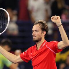 Medvedev detiene a Djokovic en Dubái