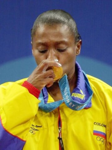 La primera medalla de oro olímpica para Colombia, lograda por María Isabel Urrutia (pesas) en Sidney 2000.