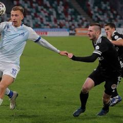 Las muertes por COVID-19 suben en Bielorrusia y el Ministro de Deportes mantiene el fútbol