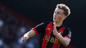 Dean Huijsen, jugador del Bournemouth, durante un partido.