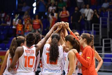 Las jugadoras de la Selección celebran la victoria ante Turquía en los octavos de final del Europeo Sub-18 de Hungría.