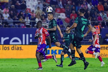  Anderson Santamaria of Santos during the 10th round match between Atletico San Luis and Santos as part of the Liga BBVA MX, Torneo Apertura 2024 at Alfonso Lastras Stadium on September 28, 2024 in San Luis Potosi, Mexico.