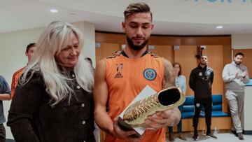 El delantero argentino fue condecorado debido a su gran temporada con New York City FC y la emoción lo inundó tras una visita especial.