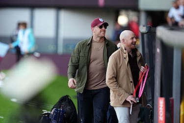 Durante estos años, el ex jugador de fútbol americano ha visitado Turf Moor en diversas ocasiones, mostrándose muy activo en su faceta como inversor en el proyecto deportivo. 