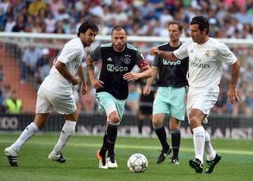 Figo y Raúl, en el Corazón Classic Match de 2017 ante el Ajax.