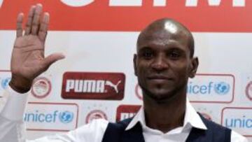 El franc&eacute;s Eric Abidal, exlateral del Bar&ccedil;a, se retira como futbolista profesional.