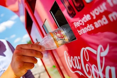 Las nuevas máquinas expendedoras que Coca-Cola quiere implantar en México: te devuelven dinero por cada botella