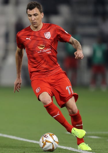 Tras dejar el fútbol europeo, en el que fue importante en Atlético, Bayern y Juventus, jugó la última campaña en Qatar aunque ya lejos de su mejor tono físico. Aún así, podría ser un delantero aprovechable.