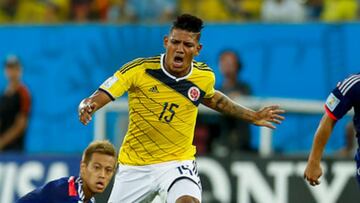 Alexander Mej&iacute;a en un partido de la Selecci&oacute;n Colombia