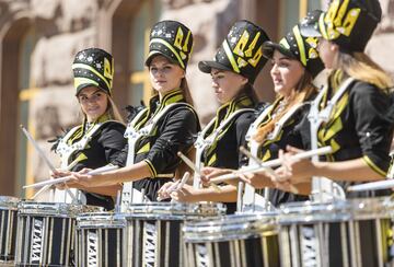Banda musical dando la bienvenida a la copa de la Champions League a Kiev.