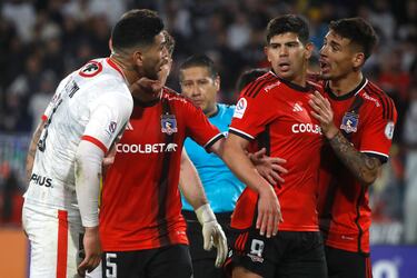 “La reacción de Pavez...”: el ‘irónico’ mensaje de Passerini tras su expulsión ante Colo Colo