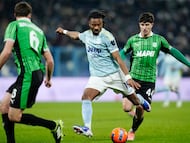 Soccer Football - Serie A - U.S. Sassuolo v Juventus - Mapei Stadium - Citta del Tricolore, Reggio Emilia, Italy - January 6, 2026 U.S. Sassuolo's Edoardo Iannoni in action with Juventus' Khephren Thuram REUTERS/Matteo Ciambelli