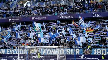 Afición del Málaga CF en el estadio La Rosaleda.