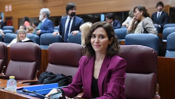 La presidenta en funciones de la Comunidad de Madrid, Isabel D¨ªaz Ayuso, durante la segunda sesi¨®n del Pleno de investidura, en la Asamblea de Madrid, a 22 de junio de 2023, en Madrid (Espa?a). La segunda sesi¨®n del Pleno de investidura que alzar¨¢ a la candidata a la Presidencia de la Comunidad, Isabel D¨ªaz Ayuso, ha arrancado con la intervenci¨®n de los grupos parlamentarios. VOX ha abierto la sesi¨®n al ser el grupo parlamentario que menos diputados obtuvo en las elecciones del pasado 28 de mayo.
22 JUNIO 2023 ASAMBLEA;INVESTIDURA;LEGISLATURA;AYUSO;PARLAMENTARIOS
Fernando S¨¢nchez / Europa Press
22/06/2023