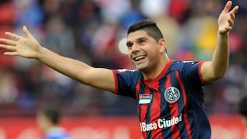 N&eacute;stor Ortigoza durante un partido con San Lorenzo.