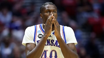 SAN DIEGO, CALIFORNIA - MARCH 22: Flory Bidunga #40 of the Kansas Jayhawks reacts during the second half against the St. John's Red Storm in the second round of the 2026 NCAA Men's Basketball Tournament at Viejas Arena at San Diego State University on March 22, 2026 in San Diego, California. Sean M. Haffey/Getty Images/AFP (Photo by Sean M. Haffey / GETTY IMAGES NORTH AMERICA / Getty Images via AFP)