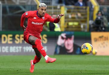 COMO, ITALY - NOVEMBER 24: Dodo of ACF Fiorentina in action during the Serie A match between Como 1907 and ACF Fiorentina at Stadio G. Sinigaglia on November 24, 2024 in Como, Italy. (Photo by Marco Luzzani/Getty Images)